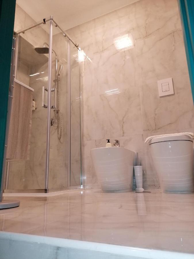 Casacasetta Suite Appartamento Indipendente Таранто Екстер'єр фото