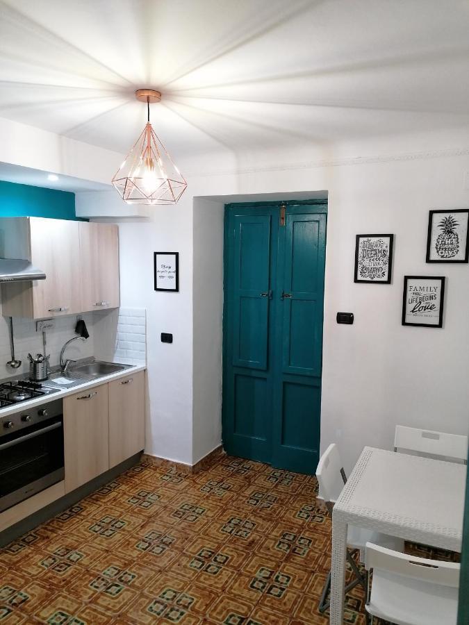Casacasetta Suite Appartamento Indipendente Таранто Екстер'єр фото