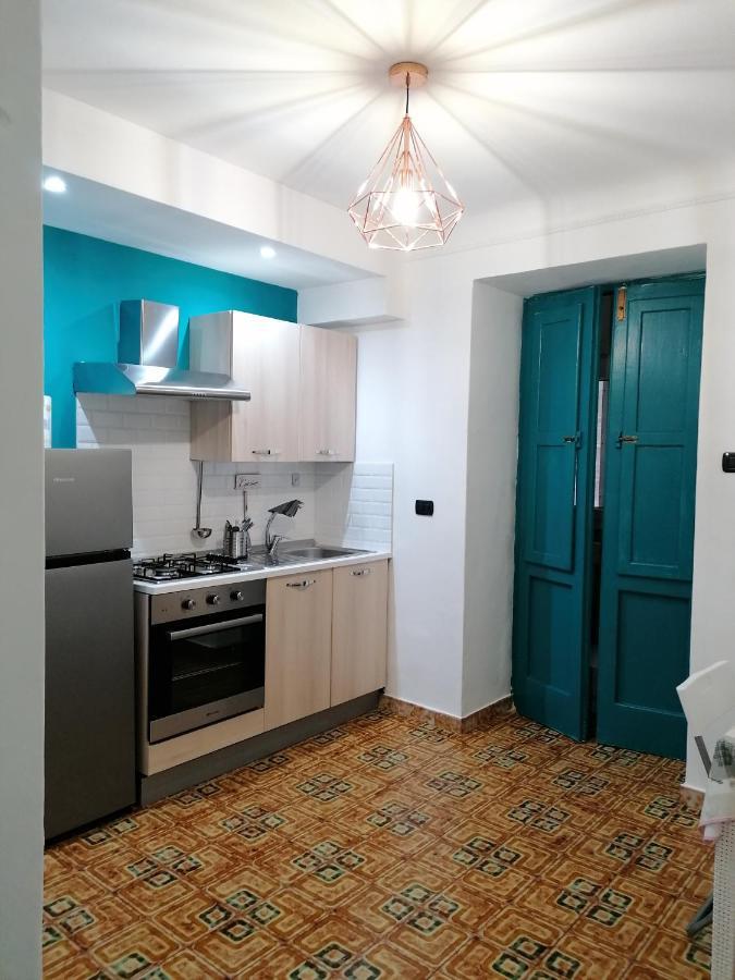 Casacasetta Suite Appartamento Indipendente Таранто Екстер'єр фото